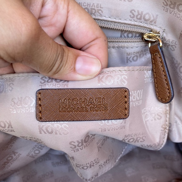Michael kors satchel - Picture 2 of 10